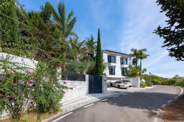 Casa independiente en Urbanización Cascada de Camojan