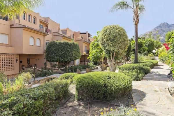 Chalet adosado en calle de Calomela