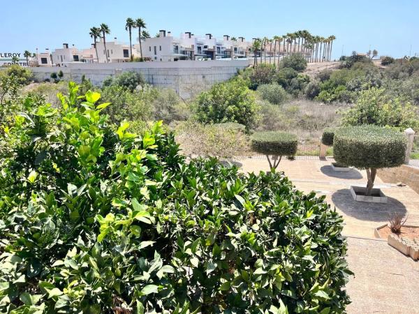 Casa independiente en avenida de Montezenia