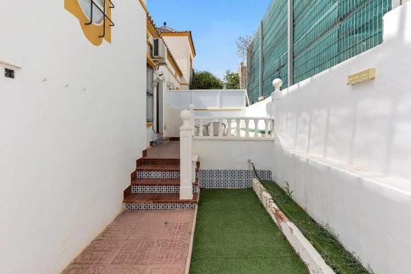 Chalet adosado en calle la Sagra