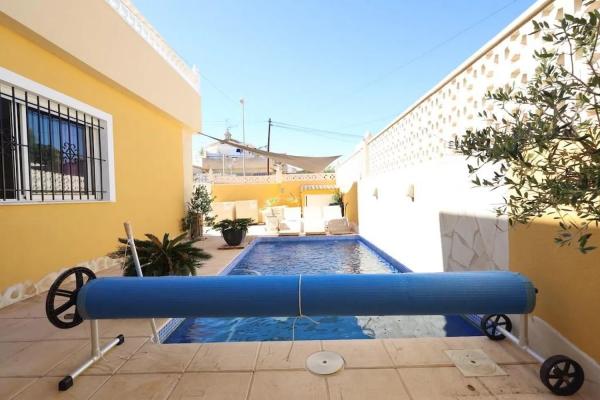 Chalet adosado en calle Alarcon