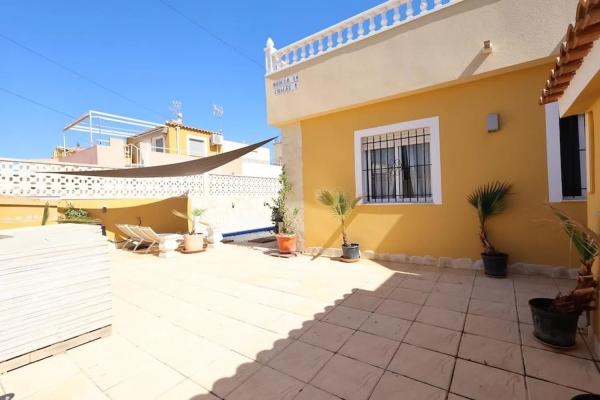 Chalet adosado en calle Alarcon