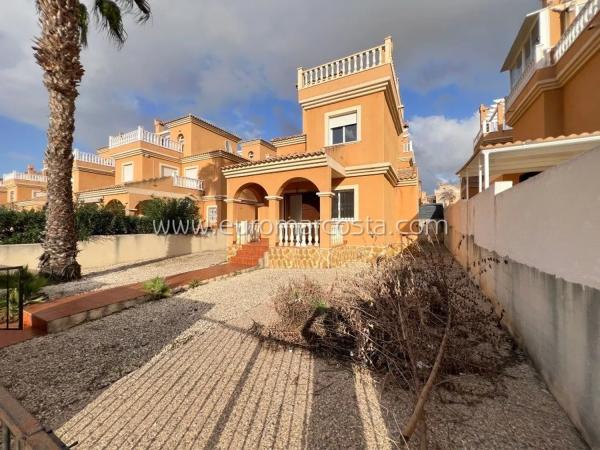 Casa independiente en avenida la estacion