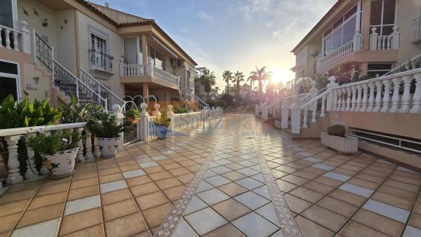 Chalet adosado en calle la Sagra