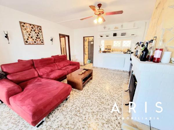 Chalet pareado en calle Estepona