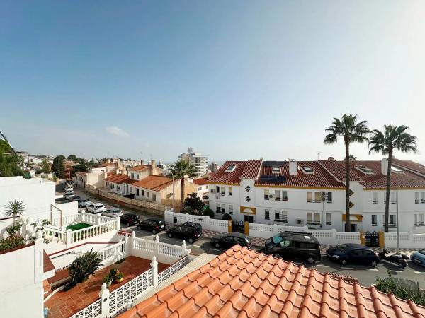 Chalet adosado en calle de la Cornisa, 17