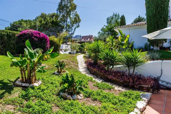 Chalet en Manantiales - Lagar - Cortijo