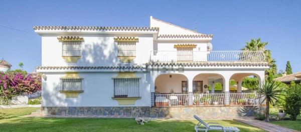 Casa independiente en Urbanización Haza del Algarrobo