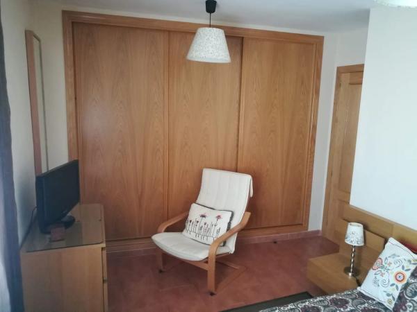 Chalet adosado en calle los Claveles, 16