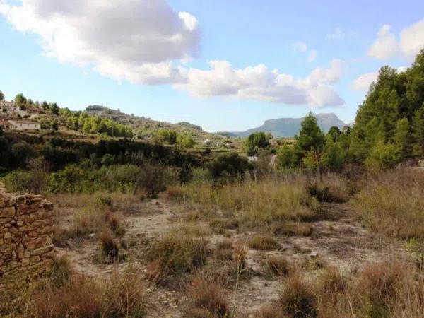 Terreno en Partida Llenes