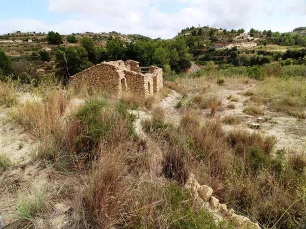 Terreno en Partida Llenes