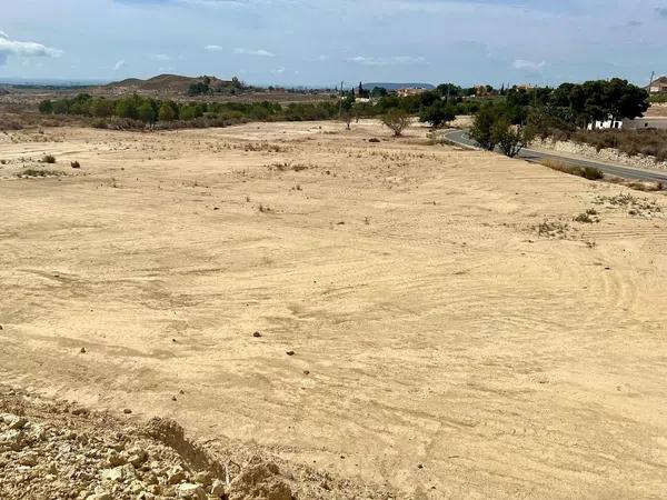 Terreno en calle Salvador y Vicente Perez Lledo