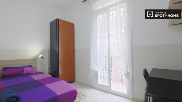 Accogliente camera in appartamento con 4 camere da letto a Sant Martí, Barcellona