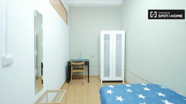 Encantadora habitación en apartamento de 3 dormitorios en El Raval, Barcelona