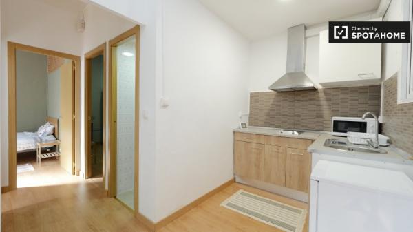 Encantadora habitación en apartamento de 3 dormitorios en El Raval, Barcelona