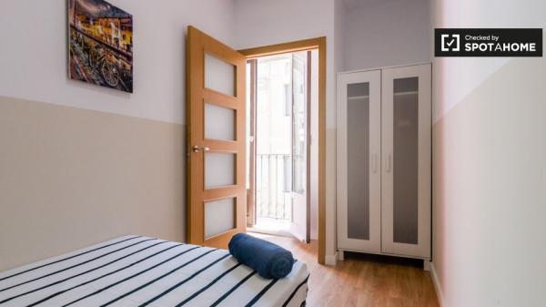 Stanza in affitto in appartamento con 6 camere da letto a El Raval, Barcellona