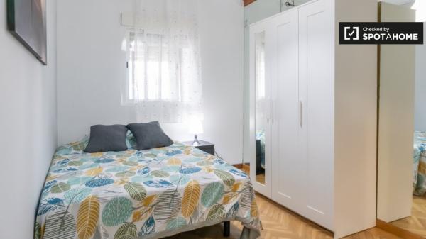 Habitaciones en alquiler en apartamento de 5 dormitorios en Alcalá De Henares.