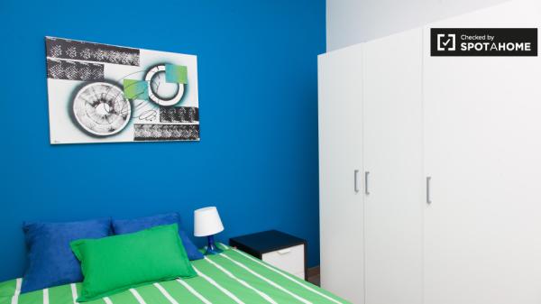 Quarto espaçoso em apartamento compartilhado em Alcalá de Henares