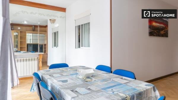 Habitaciones en alquiler en apartamento de 5 dormitorios en Alcalá De Henares.