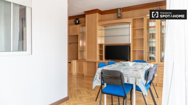 Habitaciones en alquiler en apartamento de 5 dormitorios en Alcalá De Henares.