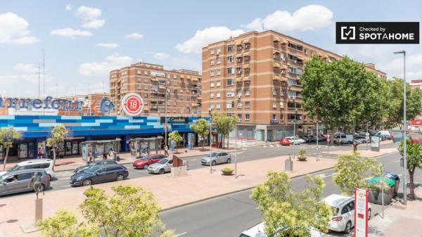 Habitaciones en alquiler en apartamento de 5 dormitorios en Alcalá De Henares.