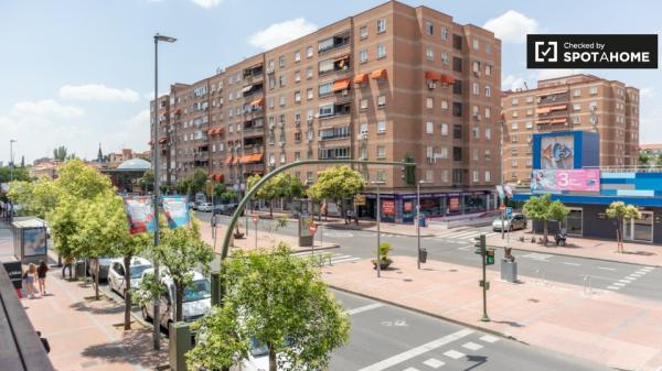 Habitaciones en alquiler en apartamento de 5 dormitorios en Alcalá De Henares.