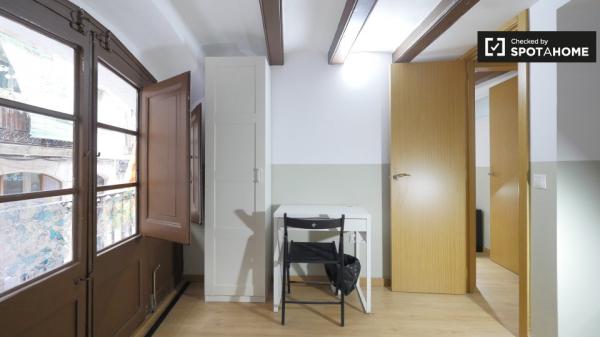 Einzelzimmer zu vermieten, 4-Zimmer-Wohnung, El Raval