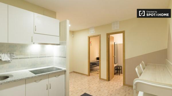 Habitación en piso de 4 dormitorios en alquiler en Barcelona