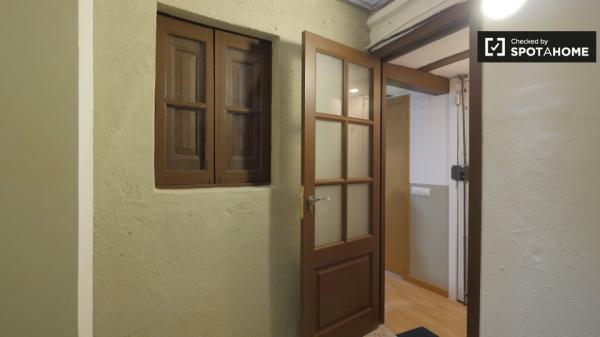 Einzelzimmer zu vermieten, 4-Zimmer-Wohnung, El Raval