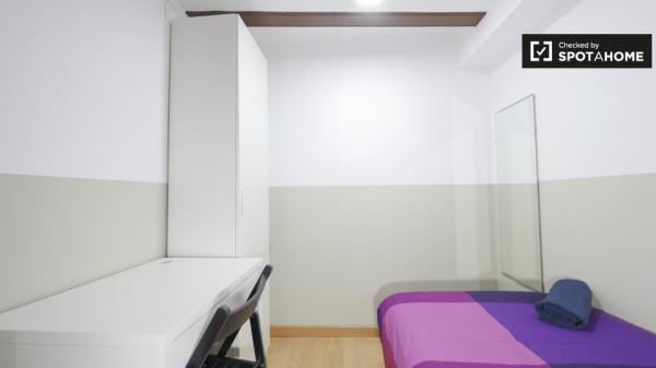 Einzelzimmer zu vermieten, 4-Zimmer-Wohnung, El Raval