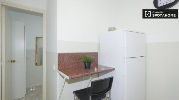 Alquilo habitación en apartamento de 3 dormitorios en El Born, Barcelona