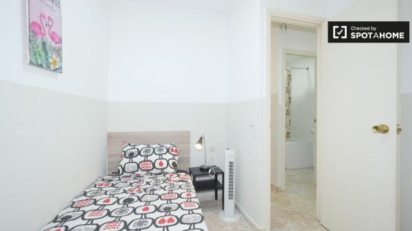 Alquilo habitación en apartamento de 3 dormitorios en El Born, Barcelona