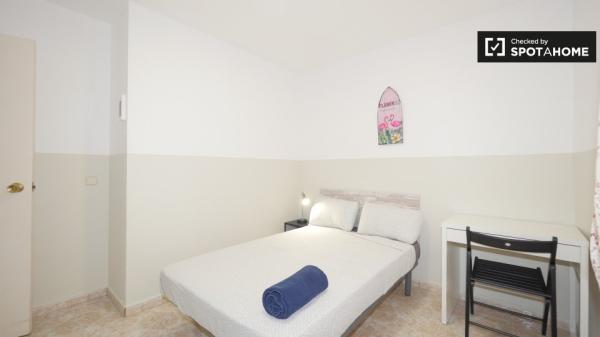 Alquilo habitación en apartamento de 3 dormitorios en El Born, Barcelona