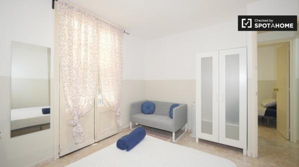 Alquilo habitación en apartamento de 3 dormitorios en El Born, Barcelona