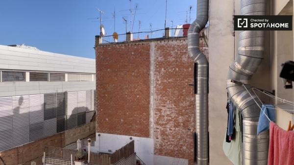 Se alquila habitación en piso de 4 dormitorios en El Raval, Barcelona