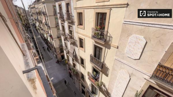 Camera in affitto in appartamento con 4 camere da letto a El Raval, Barcellona