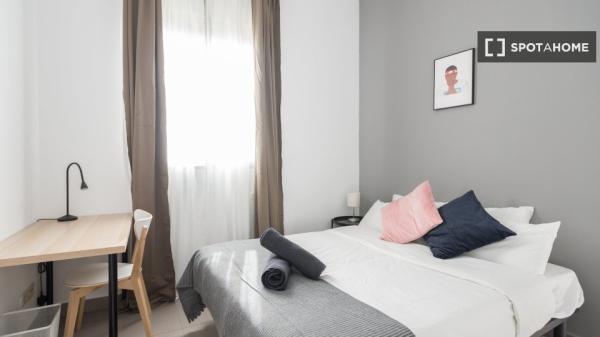 Zimmer zu vermieten in 5-Zimmer-Wohnung im Zentrum von Madrid