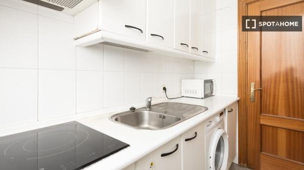 Zimmer zu vermieten in 5-Zimmer-Wohnung im Zentrum von Madrid