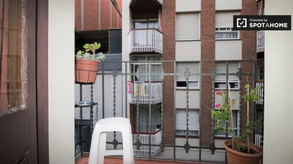 Chambre insolite dans un appartement de 3 chambres à Gràcia, Barcelone