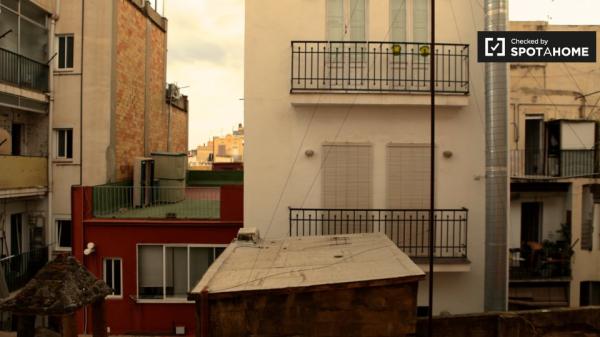 Chambre insolite dans un appartement de 3 chambres à Gràcia, Barcelone