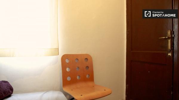 Chambre insolite dans un appartement de 3 chambres à Gràcia, Barcelone