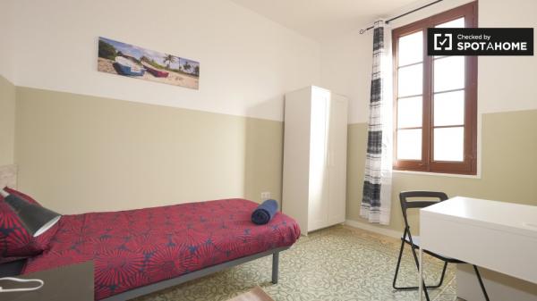 Se alquila habitación en piso de 4 dormitorios en El Raval, Barcelona