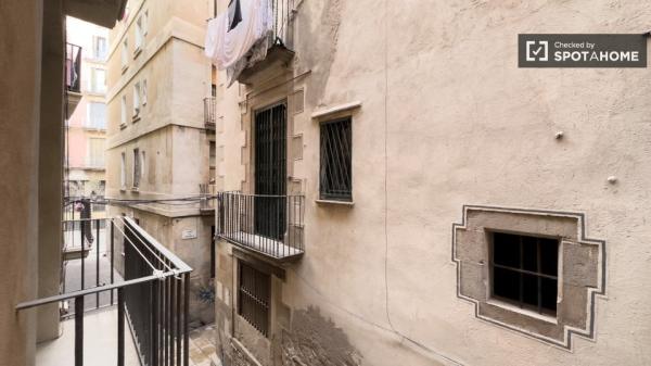 Quarto em apartamento de 3 quartos no centro de Barcelona Localização