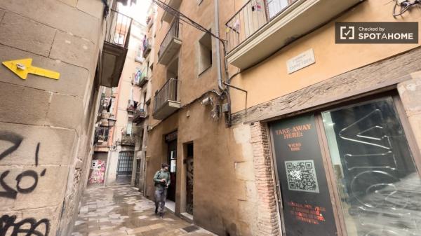 Quarto em apartamento de 3 quartos no centro de Barcelona Localização