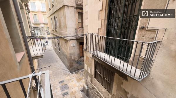 Quarto em apartamento de 3 quartos no centro de Barcelona Localização