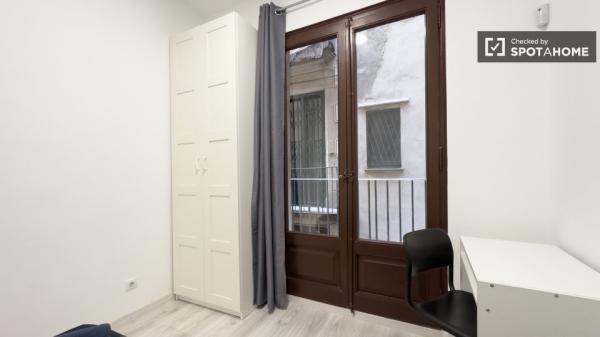 Quarto em apartamento de 3 quartos no centro de Barcelona Localização