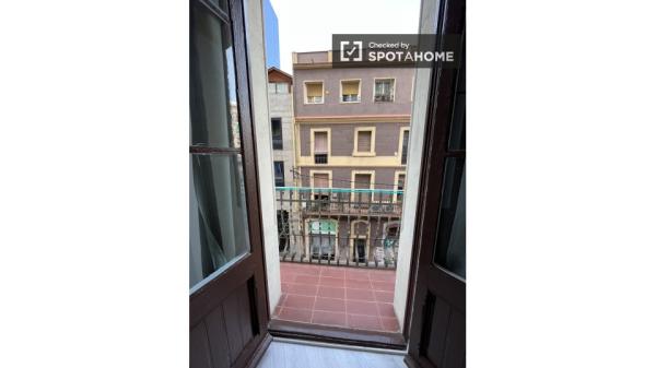 Quarto em apartamento compartilhado recentemente reformado em Barcelona