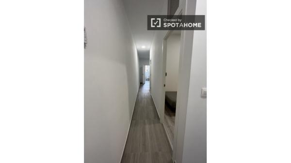 Quarto em apartamento compartilhado recentemente reformado em Barcelona