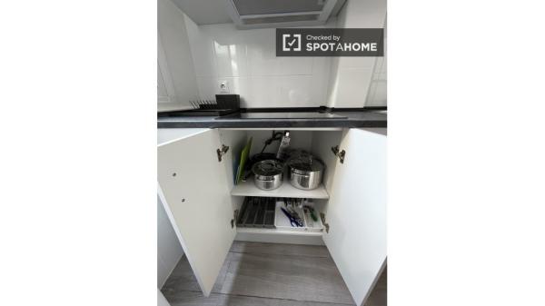 Quarto em apartamento compartilhado recentemente reformado em Barcelona