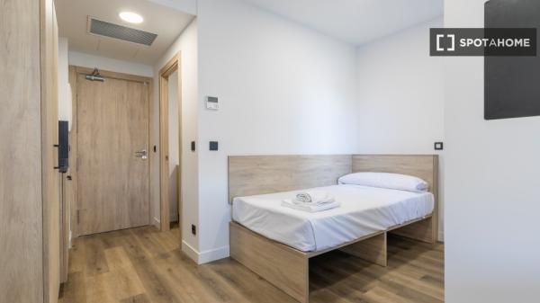 Apartamento estudio en alquiler en residencia en La Paz, Madrid